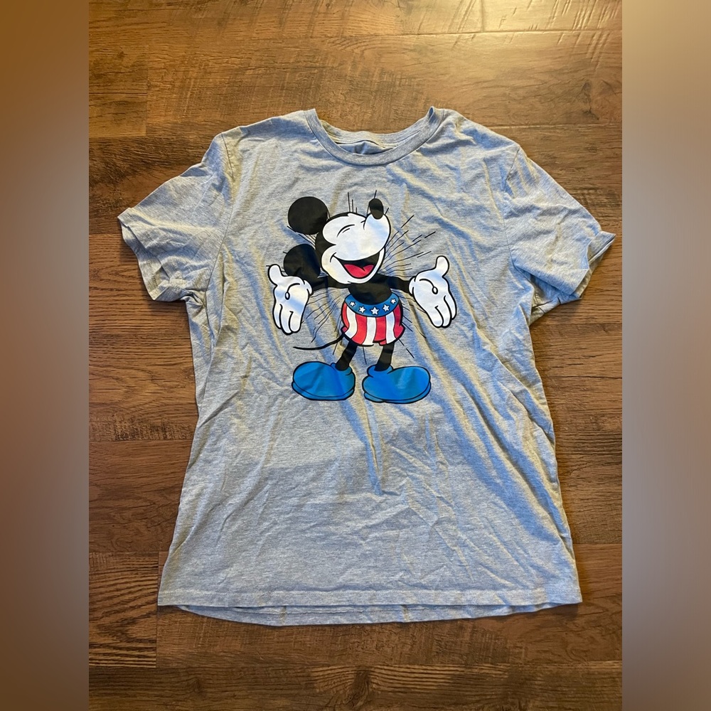 USA Mickey Mouse size XL shirt